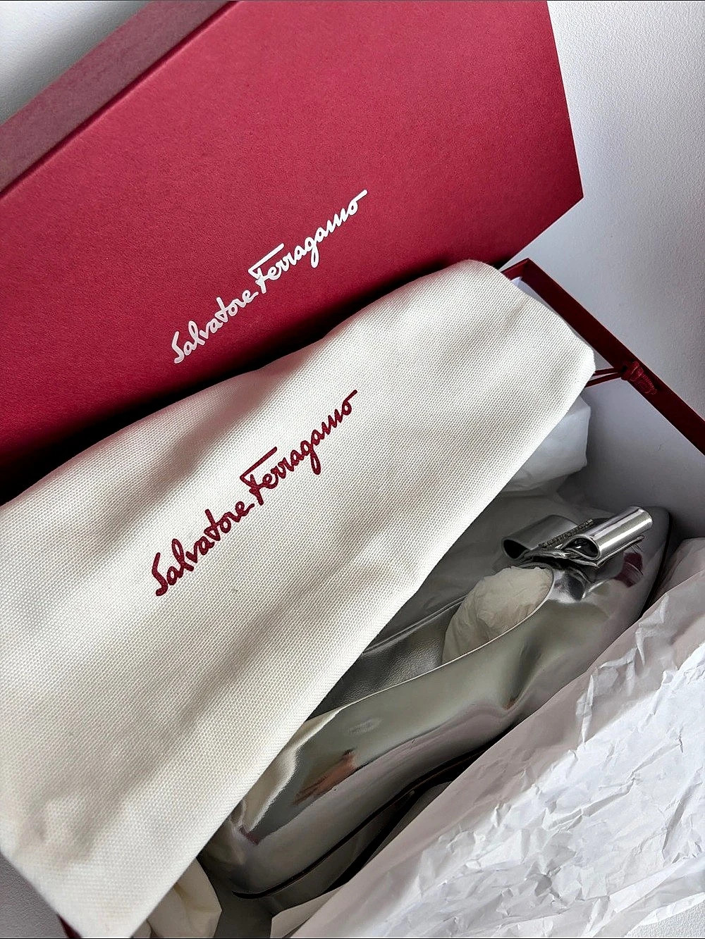 Salvatore Ferragamo Vara Bow Pointed Toe Flats Silver Heels US 8 C
